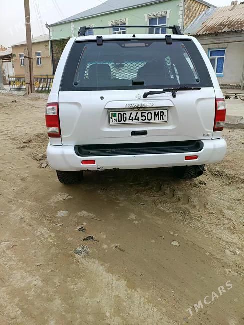 Nissan Pathfinder, 2002