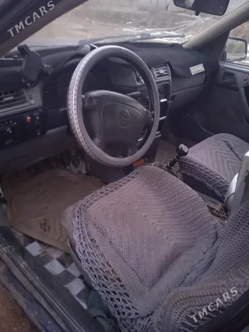 Opel Vectra, 1994