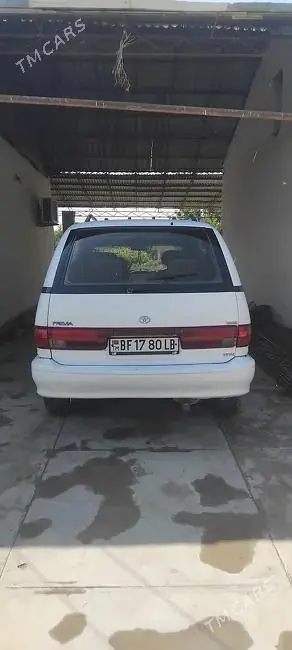 Toyota Previa, 1995 — фото 1