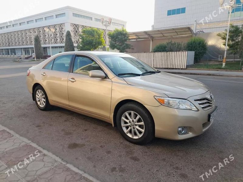 Toyota Camry, 2011