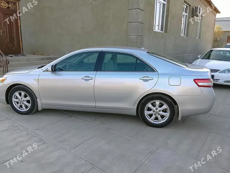 Toyota Camry, 2010 — фото 1