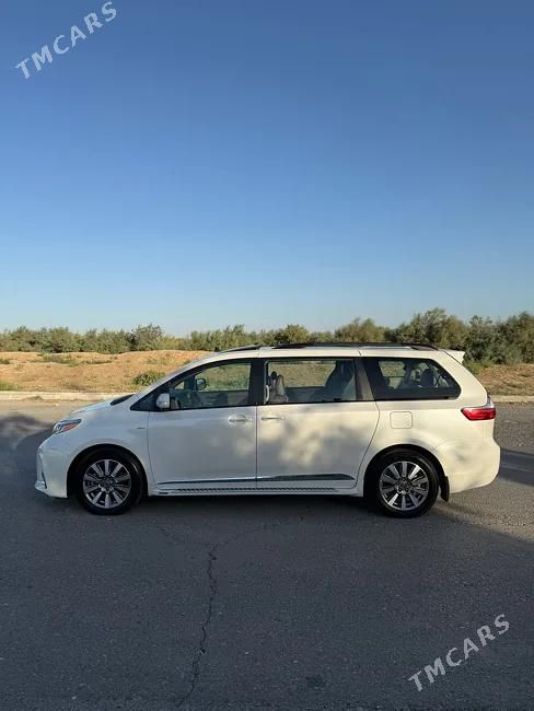 Toyota Sienna, 2019