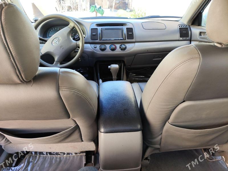 Toyota Camry, 2004