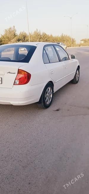 Hyundai Accent, 2004