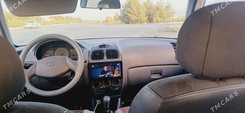 Hyundai Accent, 2004