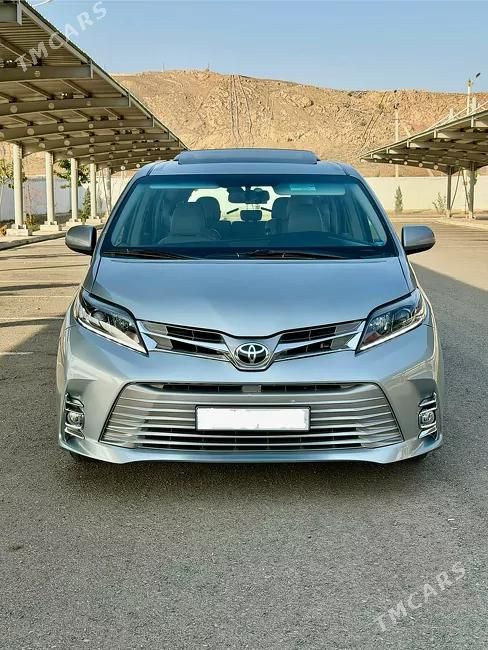 Toyota Sienna, 2016