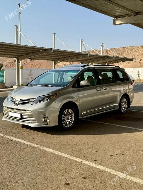 Toyota Sienna, 2016