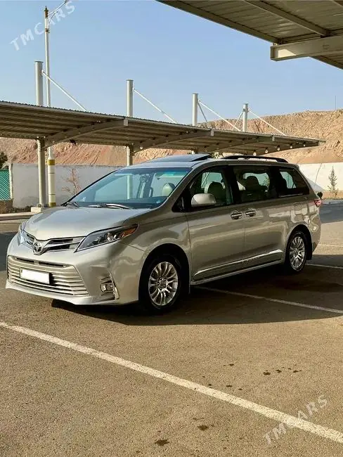 Toyota Sienna, 2016 — фото 3