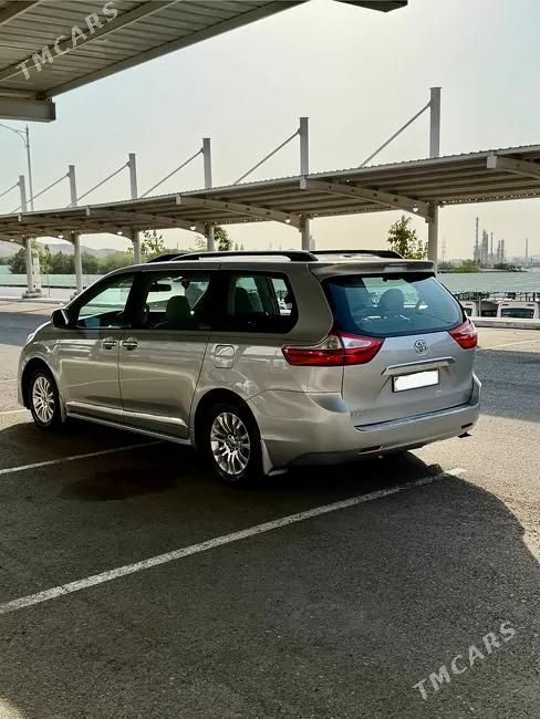 Toyota Sienna, 2016