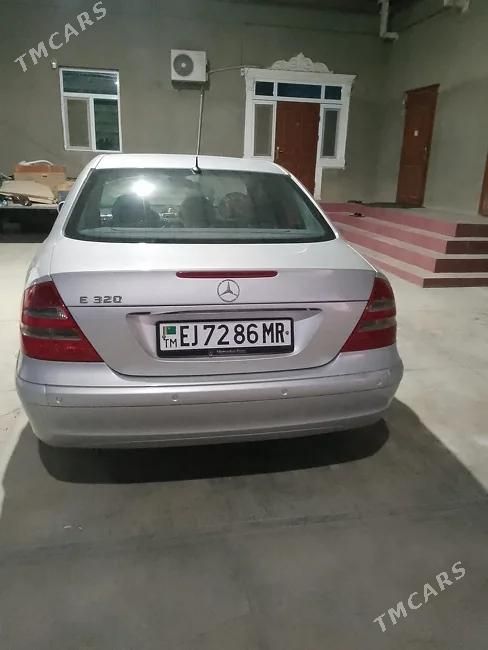 Mercedes-Benz E320, 2003