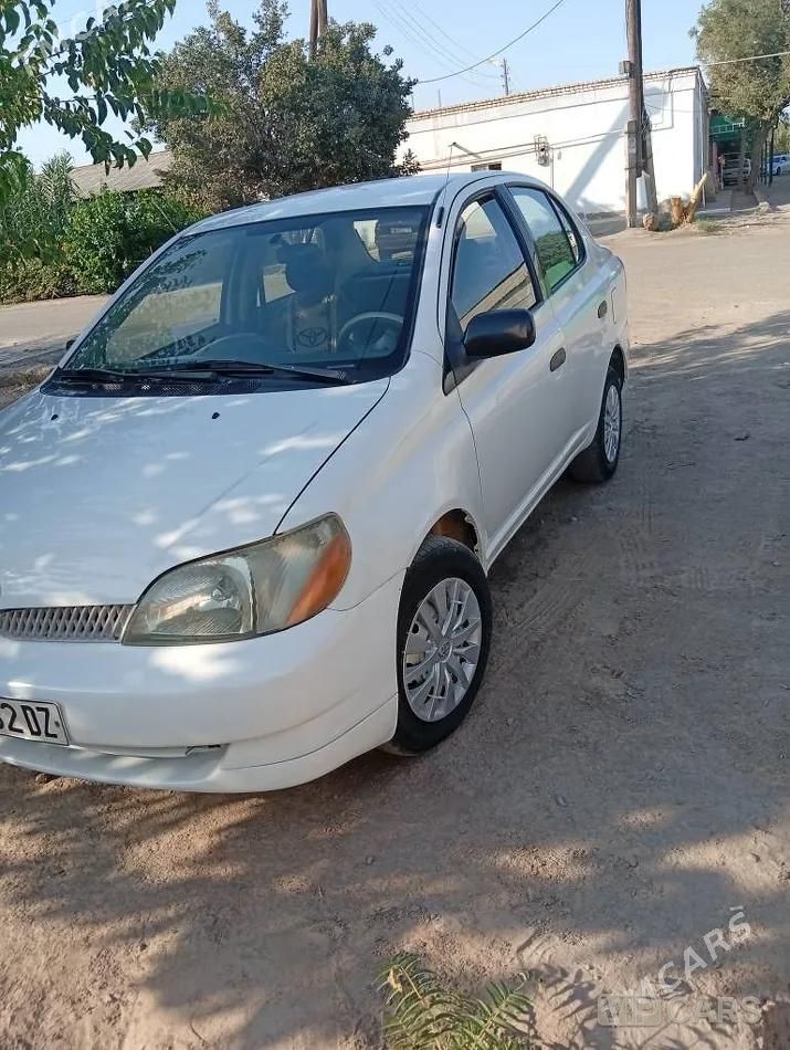 Toyota Echo, 2001