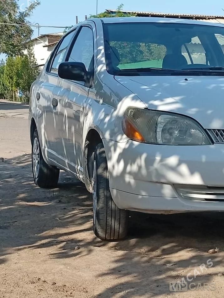 Toyota Echo, 2001