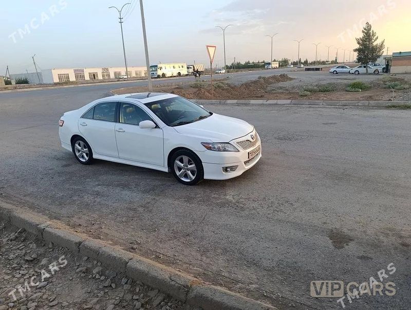 Toyota Camry, 2010