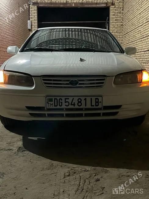 Toyota Camry, 1999
