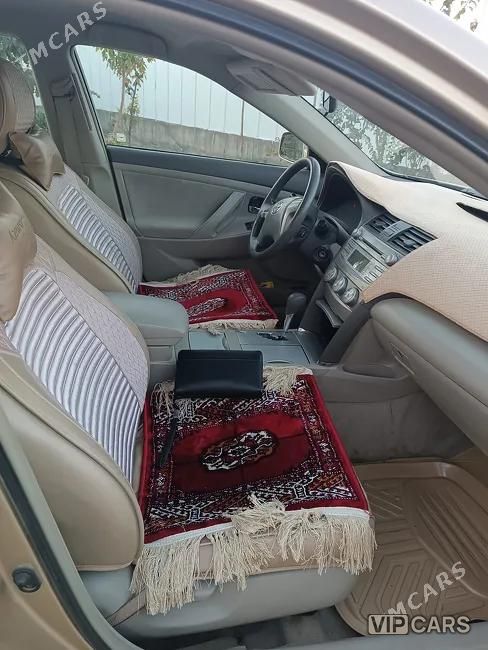 Toyota Camry, 2011