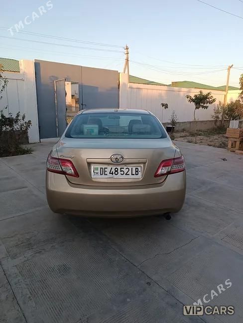 Toyota Camry, 2011
