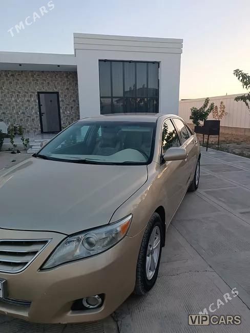 Toyota Camry, 2011