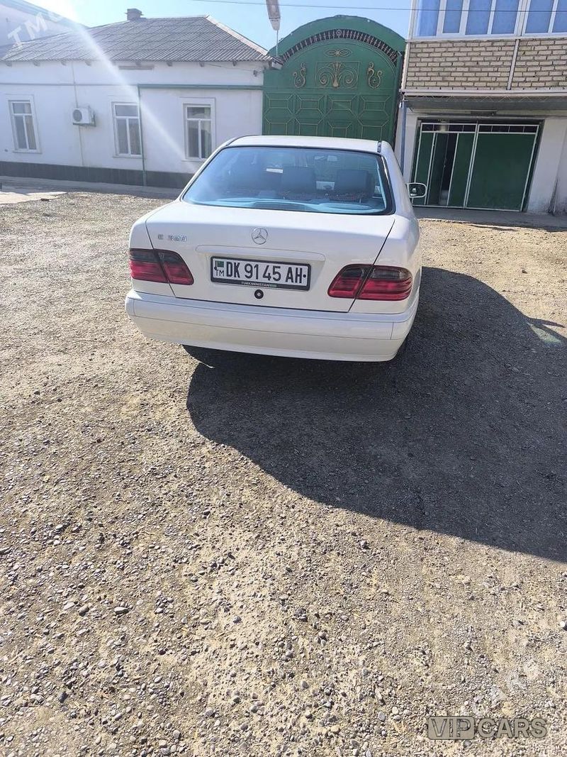Mercedes-Benz E320, 2002