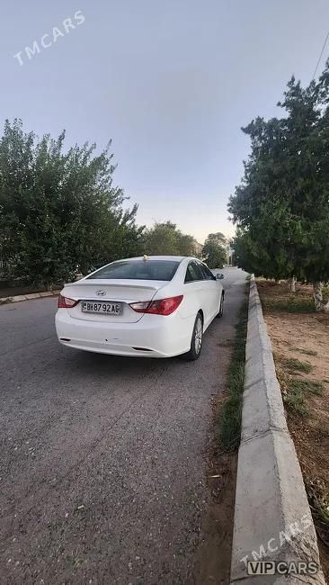 Hyundai Sonata, 2011
