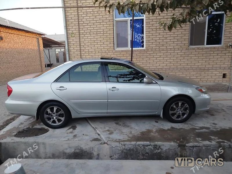 Toyota Camry, 2004