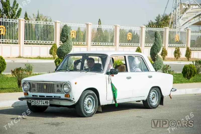Lada 2104, 1980 — фото 1