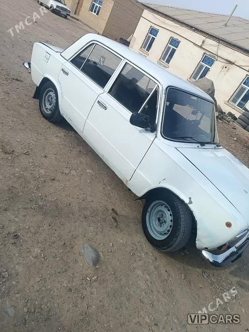 Lada 2104, 1980