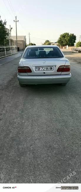 Mercedes-Benz E320, 1999