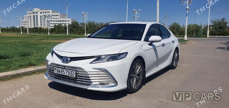 Toyota Camry Hybrid, 2021