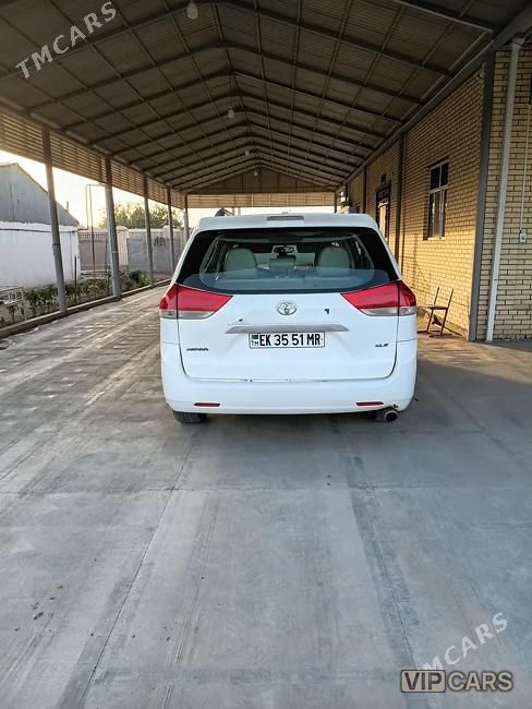 Toyota Sienna, 2012