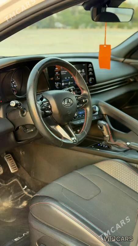 Hyundai Elantra, 2022