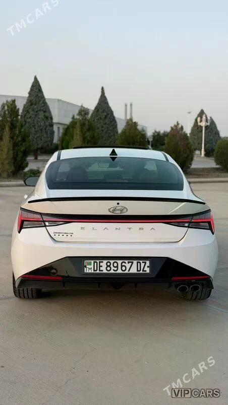 Hyundai Elantra, 2022
