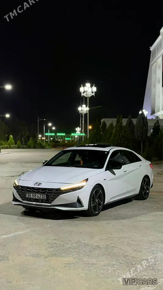 Hyundai Elantra, 2022