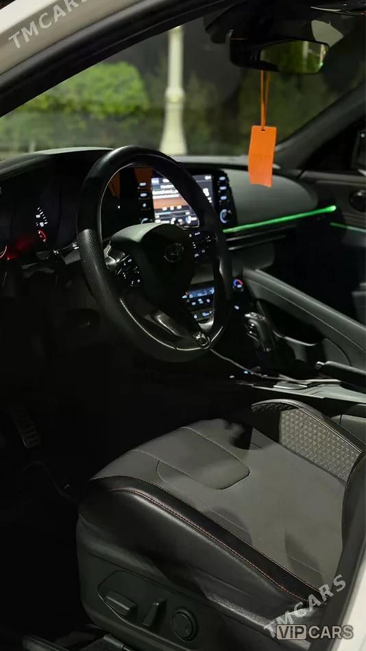 Hyundai Elantra, 2022