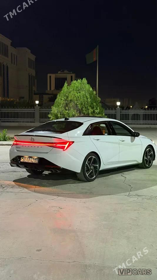 Hyundai Elantra, 2022