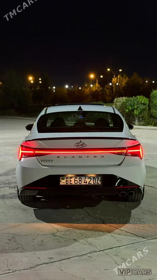 Hyundai Elantra, 2022