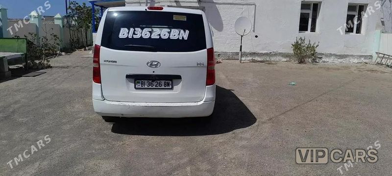 Hyundai H-1, 2011