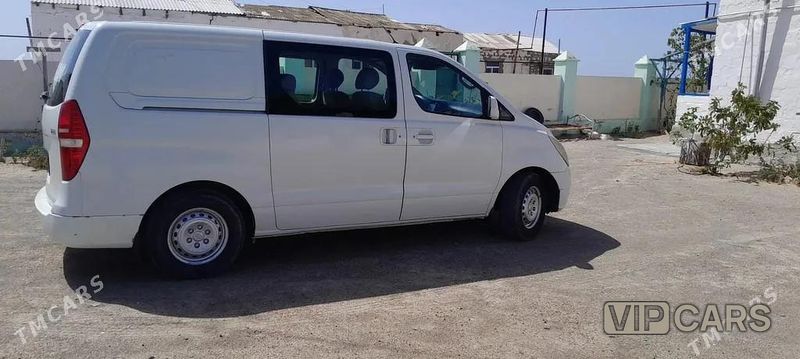 Hyundai H-1, 2011