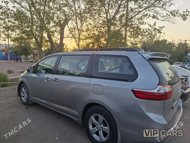 Toyota Sienna, 2017