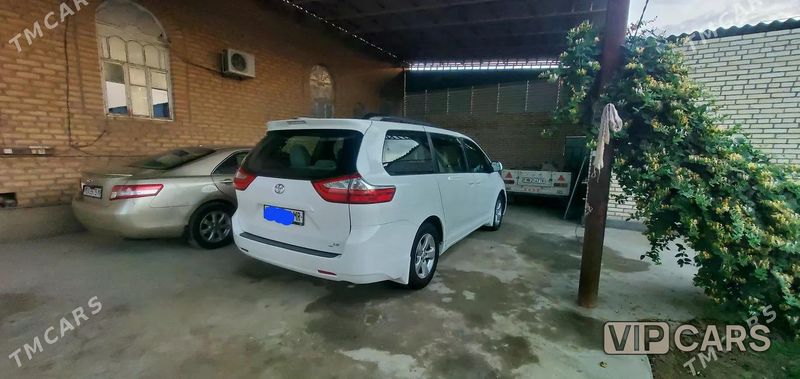 Toyota Sienna, 2015