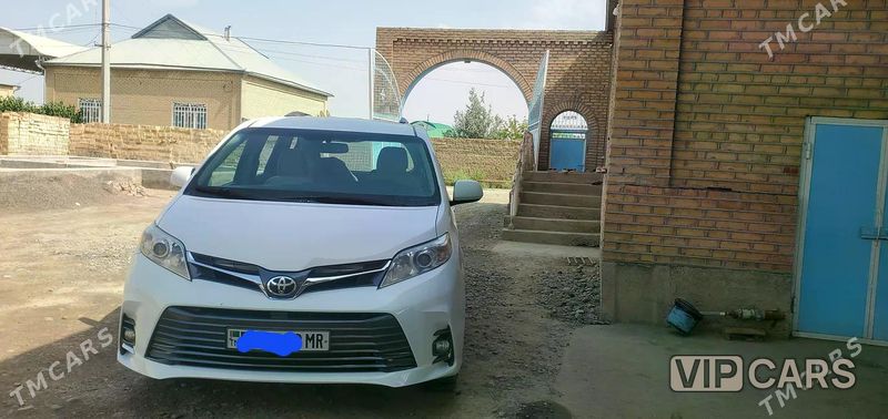 Toyota Sienna, 2015