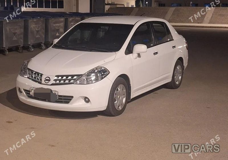 Nissan Versa, 2010