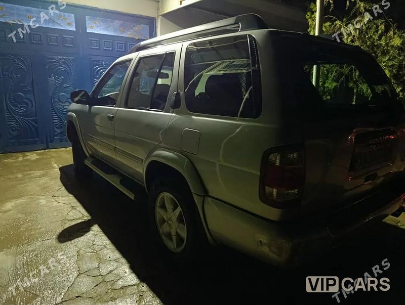 Nissan Pathfinder, 2001