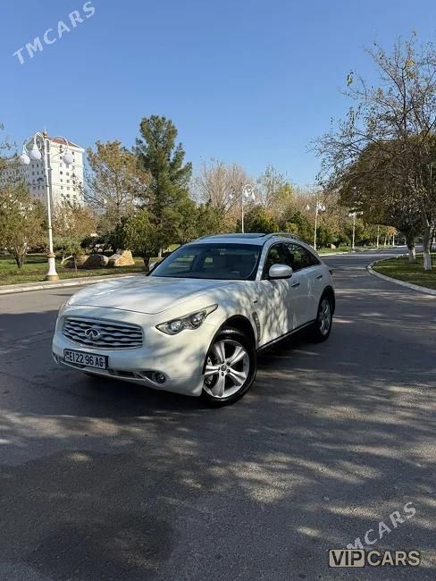 Infiniti FX35, 2010