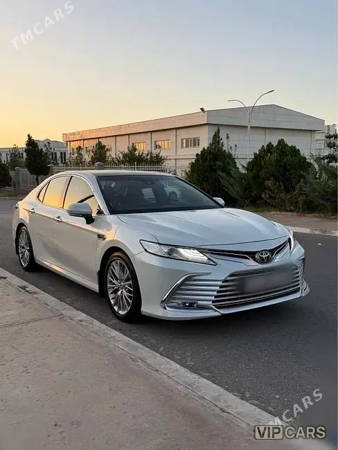 Toyota Camry, 2022 — фото 1