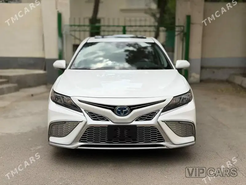 Toyota Camry, 2023 — фото 1