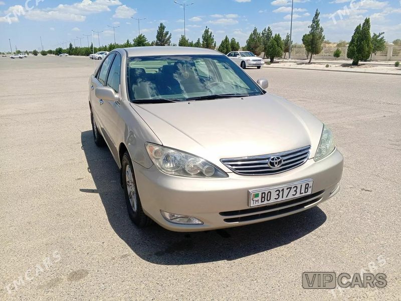Toyota Camry, 2004