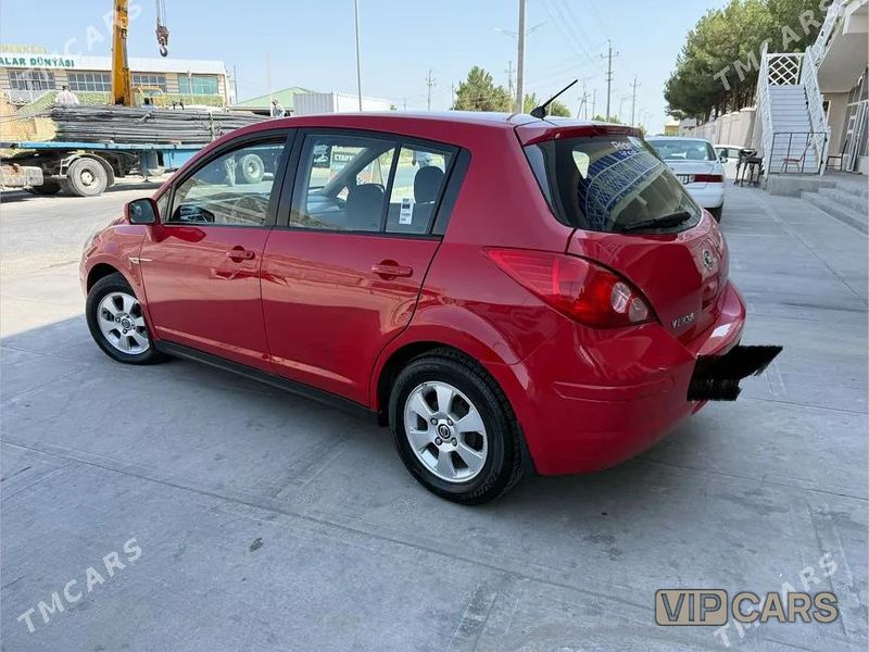 Nissan Versa, 2011