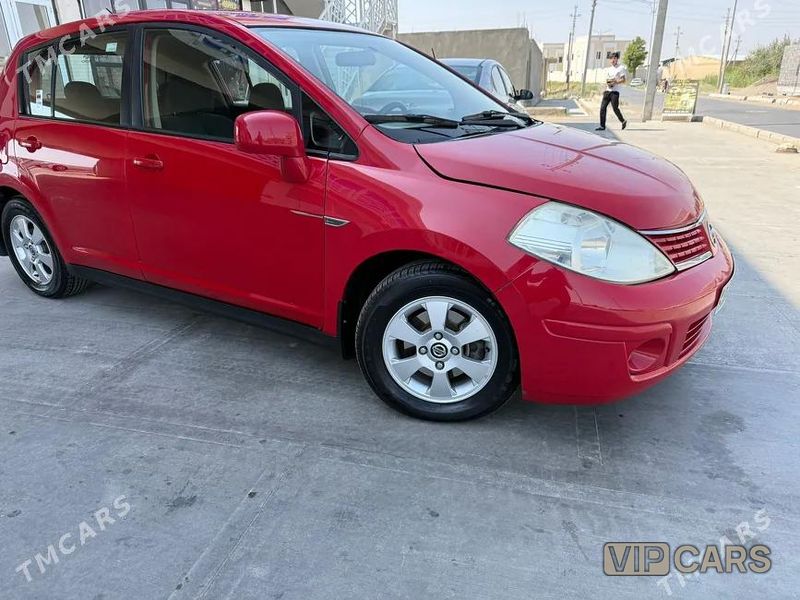 Nissan Versa, 2011