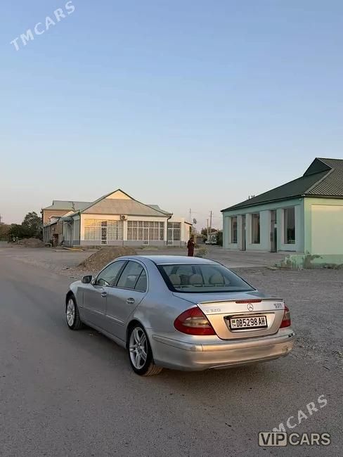 Mercedes-Benz E320, 2003