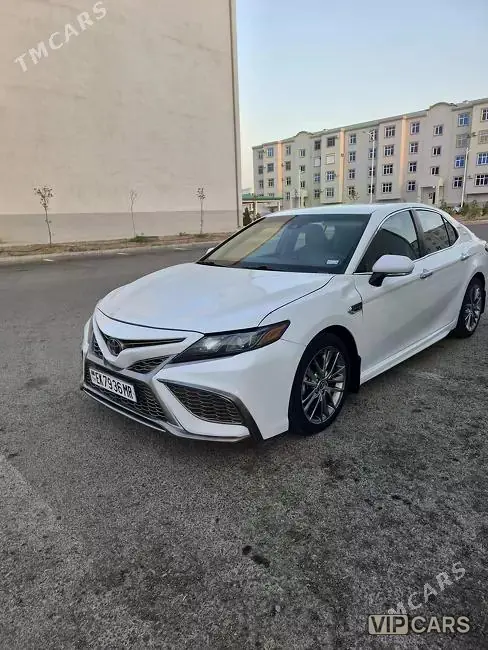 Toyota Camry, 2023 — фото 1